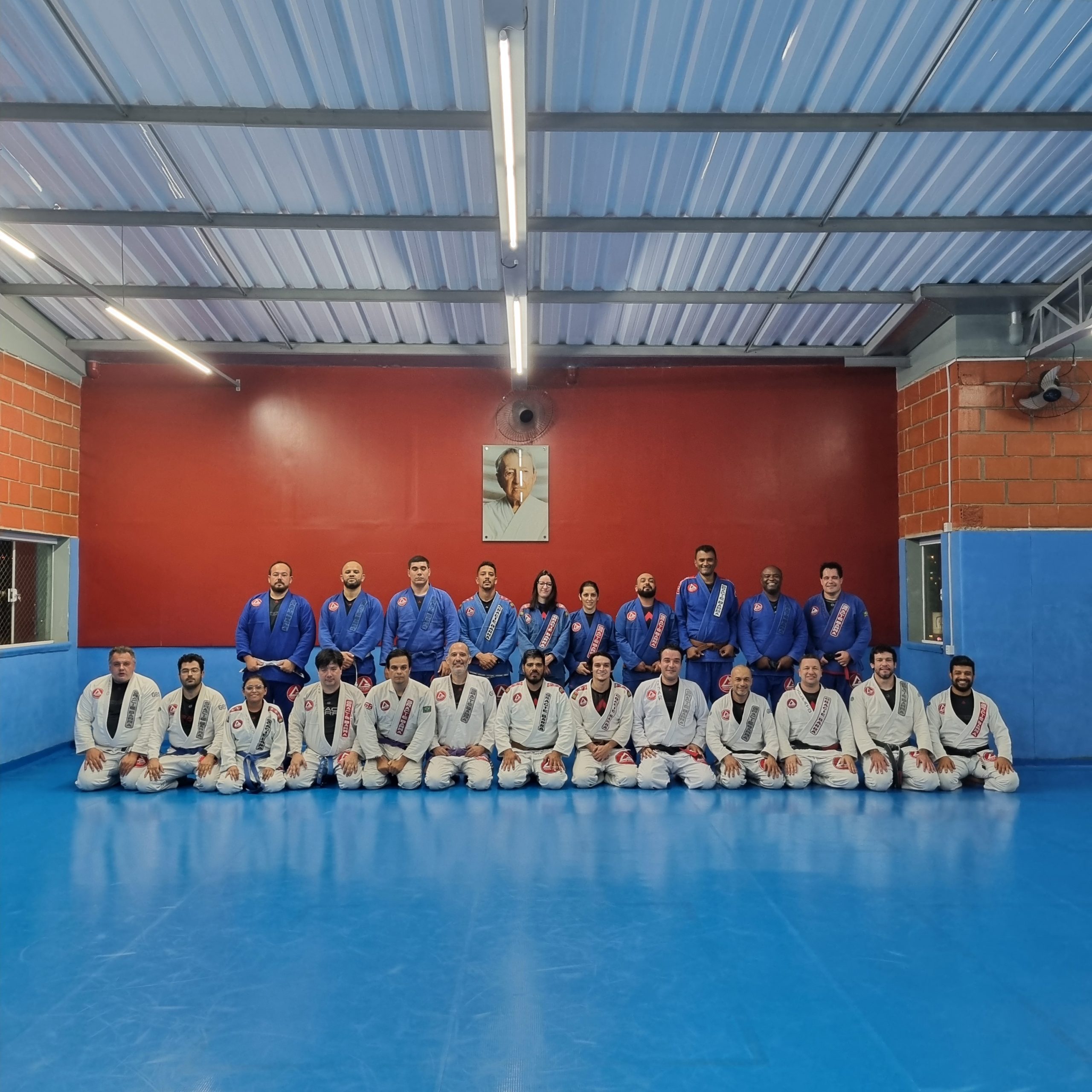 Students and instructors together on the mats at Gracie Barra Indaiatuba